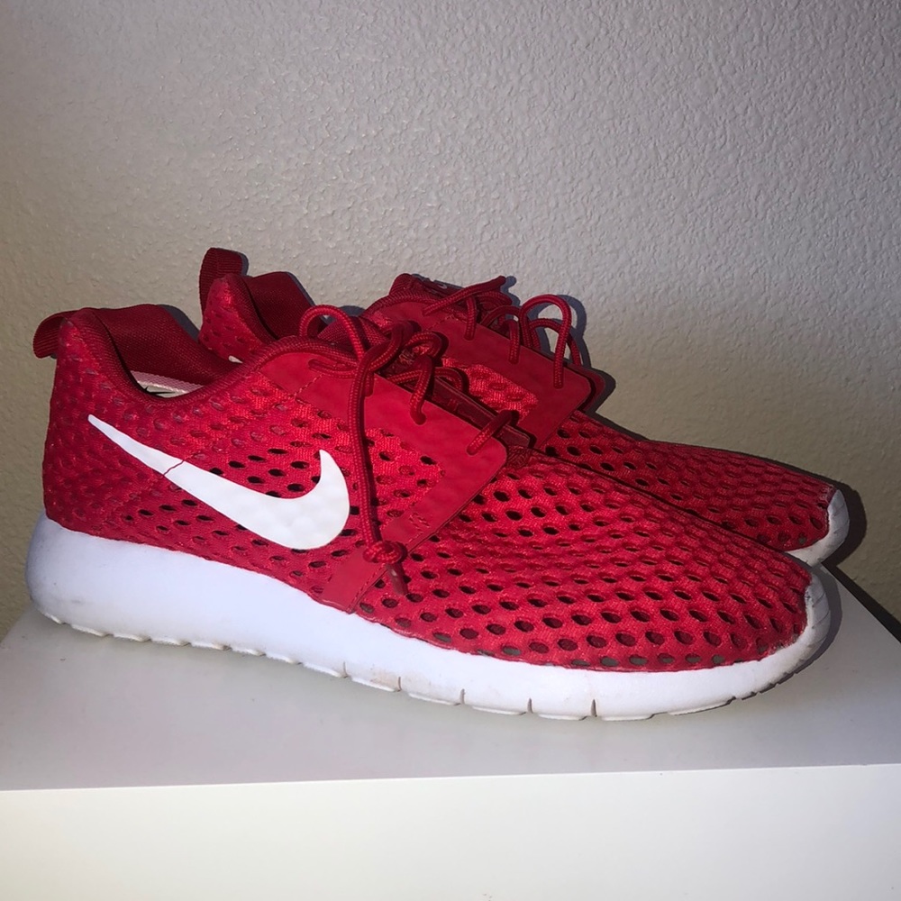 Red Nike Roshe
